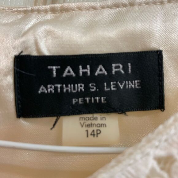 Tahari Arthur S Levine Ivory Eyelet Lace Cold Shoulder A-Line Dress - Picture 4 of 5